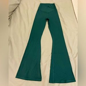 OFFLINE by AIRIE REAL ME HIGH RISE FLARE PANTS size S *NEW*